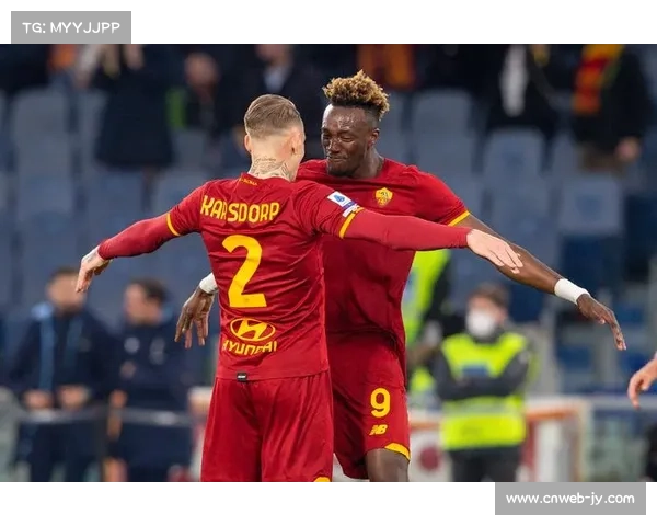 罗马队内训练赛，新援加速融入战术体系